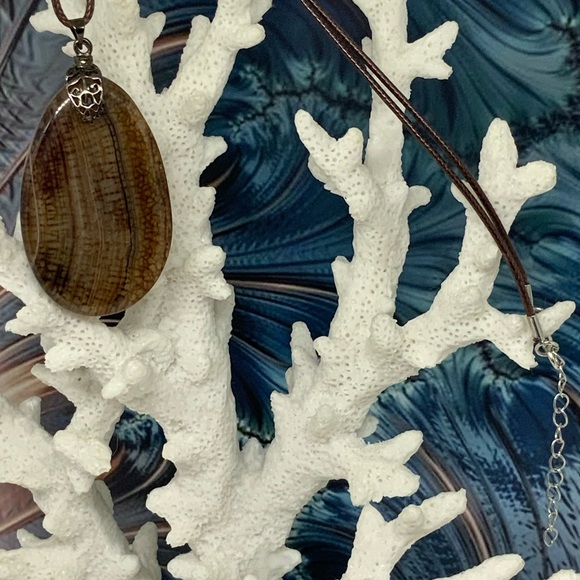 🎁 Gifted🎁 Agate Gemstone Necklace on Waxed Cord - Picture 3 of 10